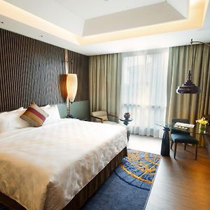 Premier Wing Room